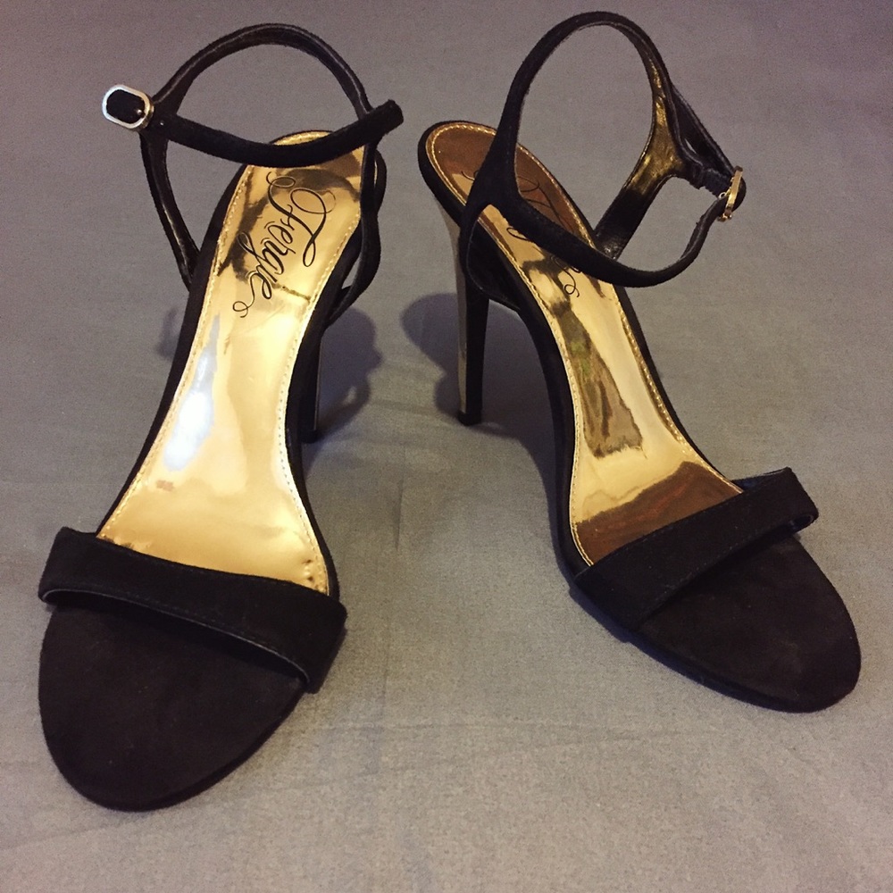 USED Suede Black Ankle Strap Heels (Sz 7.5M)